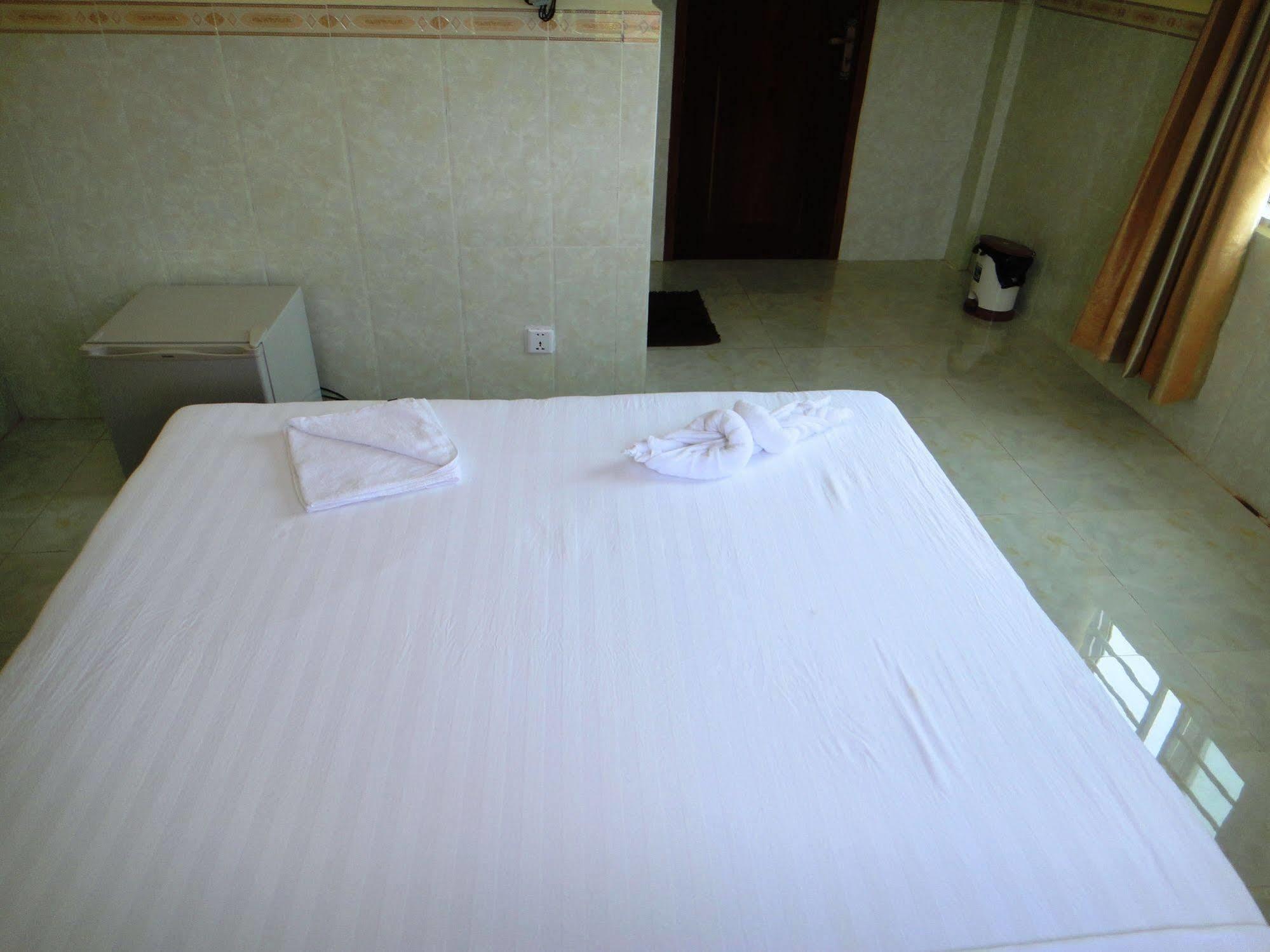 Borey Vatanac Guesthouse Kampot Buitenkant foto